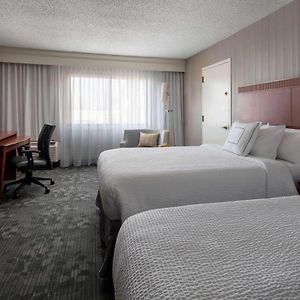 Guestroom Two Queens